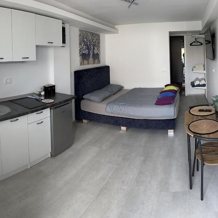 Abby Apartment Копер Екстериор снимка